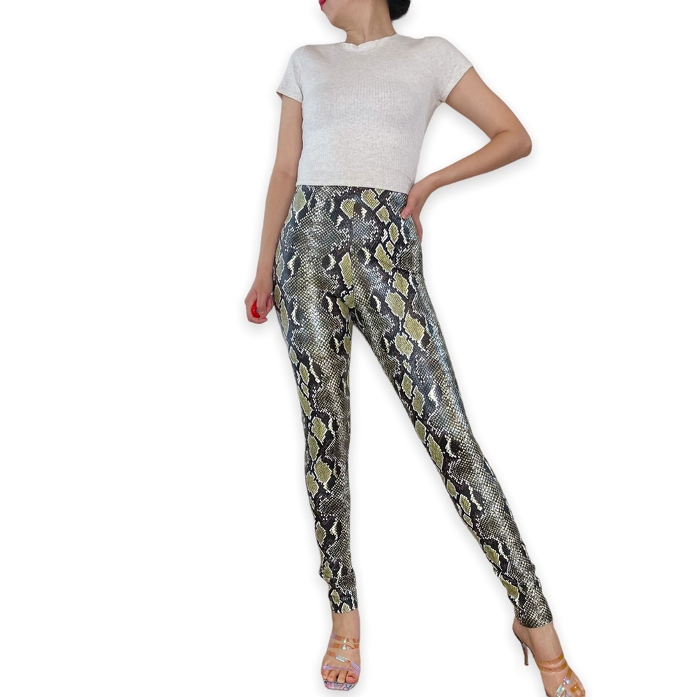 Commando Snake Print Leggings in Black, Gray & Yellow - Picture 10 of 16